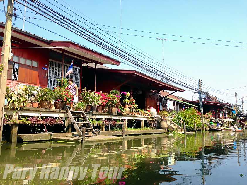 Damneon Saduak Floating Market (Half Day)